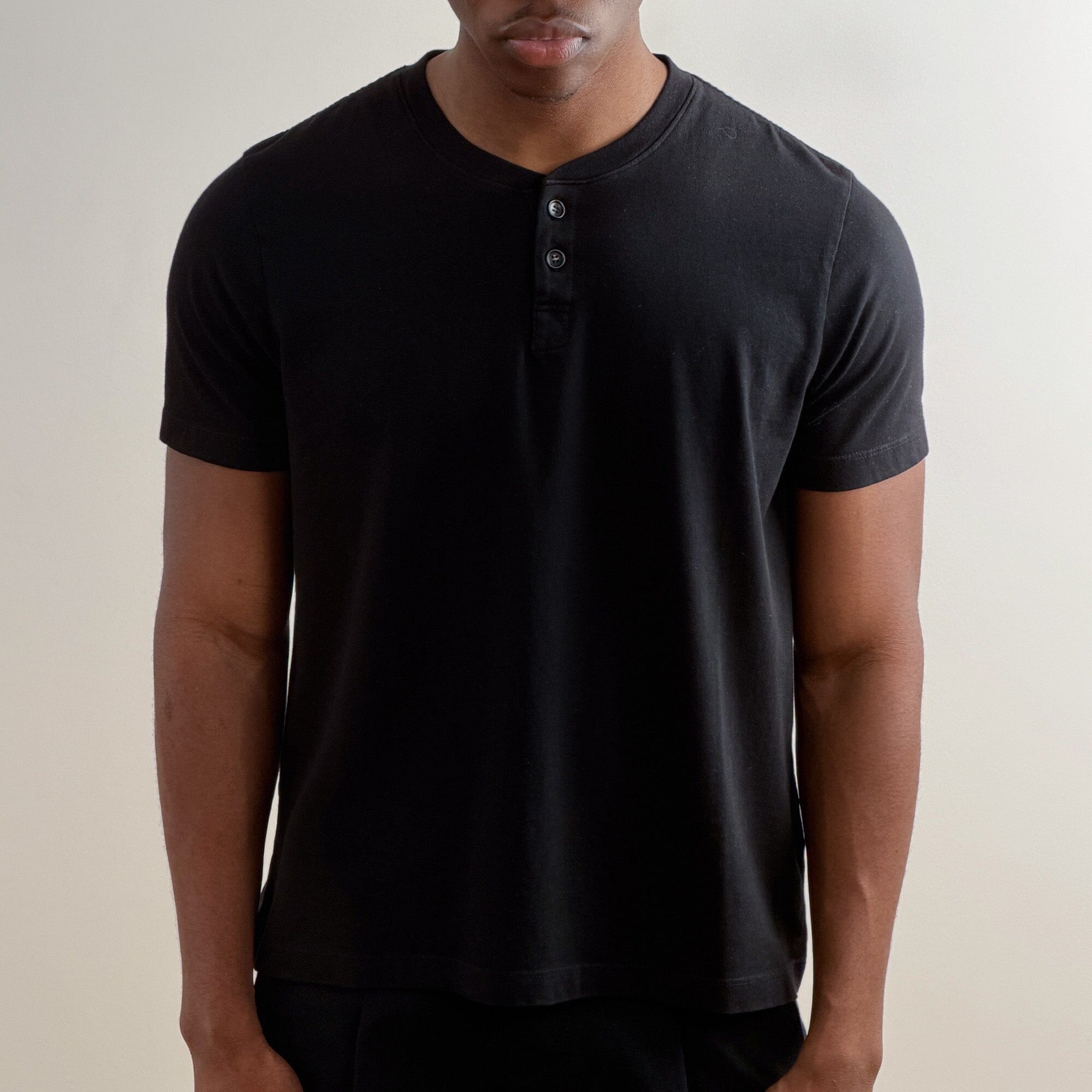 Los Feliz Crop Muscle Tee | Henley Short Sleeve T-Shirt Classic Black 