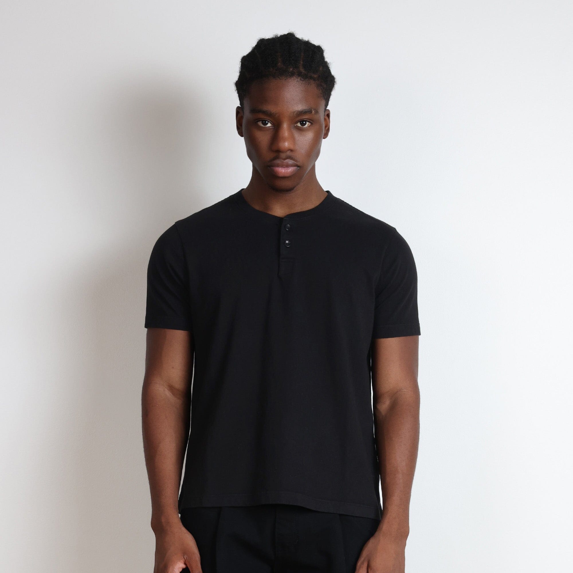Los Feliz Crop Muscle Tee | Henley Short Sleeve T-Shirt Classic Black 